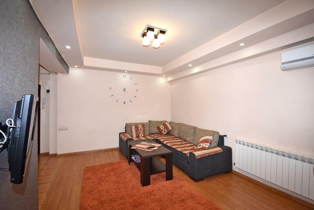Apartments In Center Of Yerevan,Koghbatsi 1A Street Exterior foto
